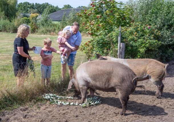 Marienheem Het Schoapie Silvia en Martin Nikamp met Jinte en Jurre